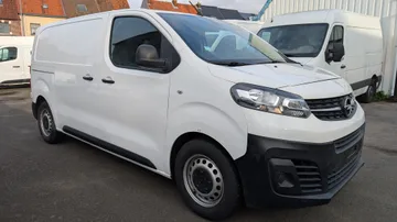 Prijevoznik Kombi visok i dugi Renault Master u Zurich Švicarska