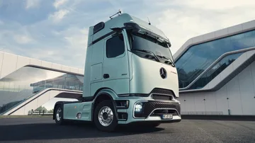 Prijevoznik Tegljač Mercedes Actros u Warsaw Poljska